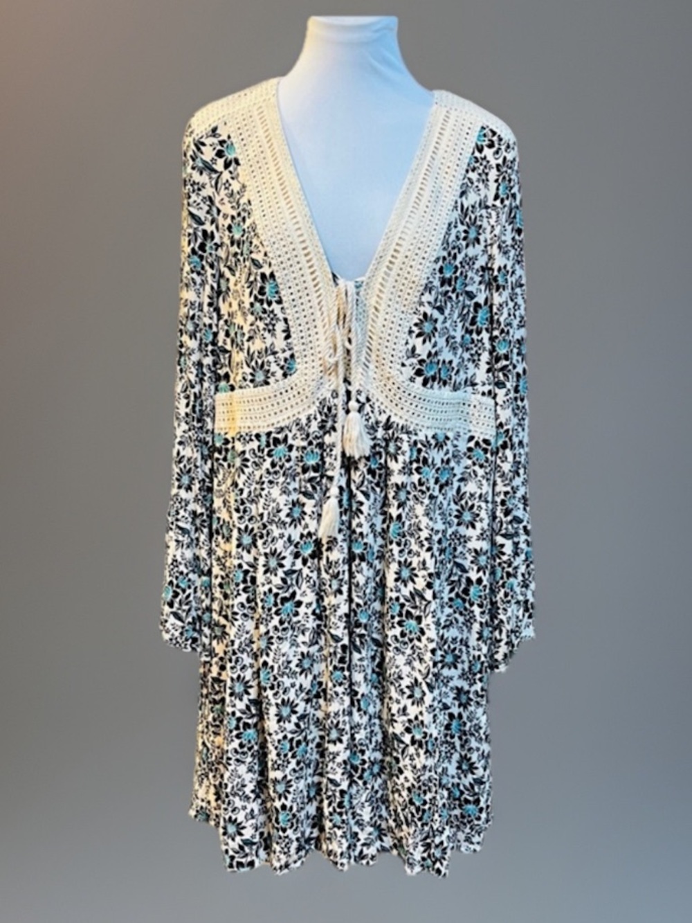 Torrid sz 2 Blue and Cream Floral Bodice Tie Accent Skate Summer Dress
